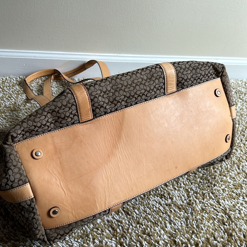 Coach - Picture 5 of 11